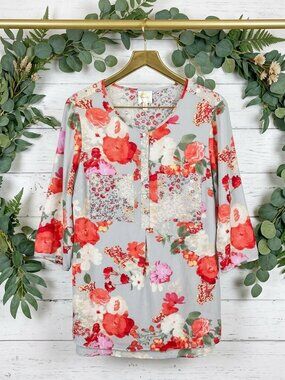 Fig & Flower Floral Top Womens Plus 1X Blue Red V Neck Blouse Button Accent Flow